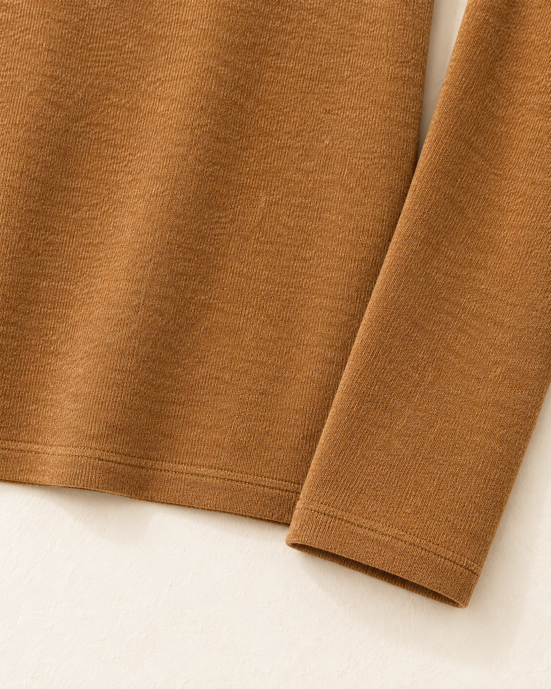 Mock Neck Basic – hem cuff detail