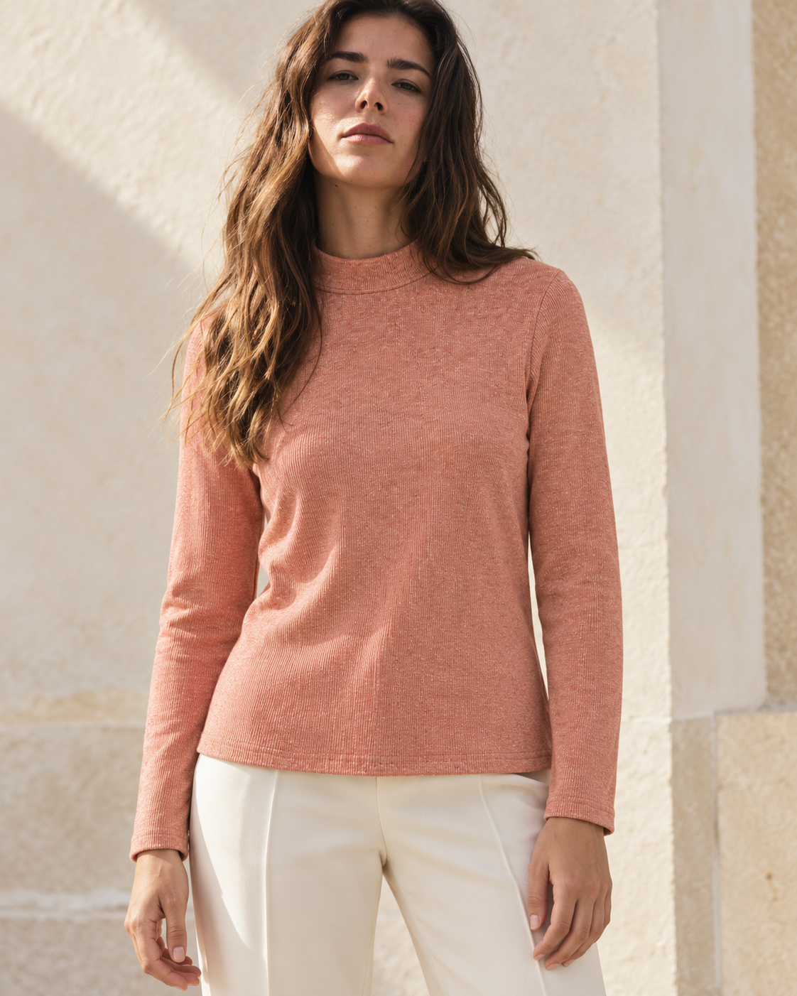 Mock Neck Basic – styled close